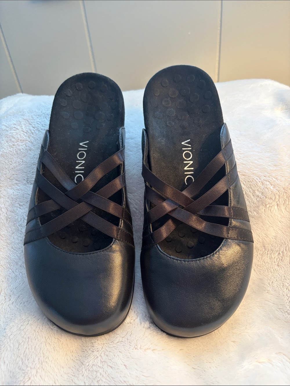Vionic Black Leather Crisscross Slip-On Mules